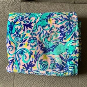 EUC Lilly Pulitzer throw blanket